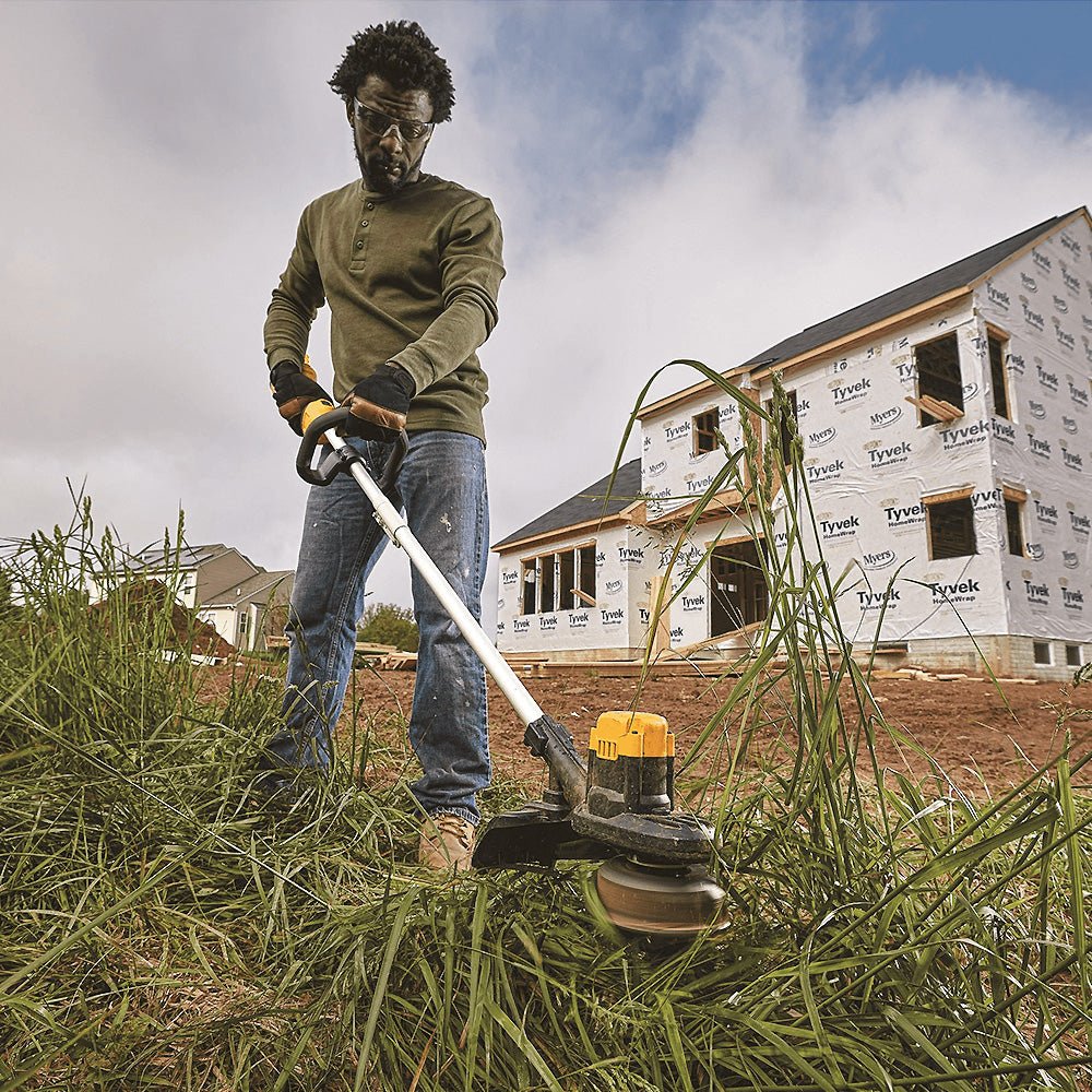 DeWALT DCKO975M1 20V Cordless String Trimmer/Blower Combo Kit - Image 6