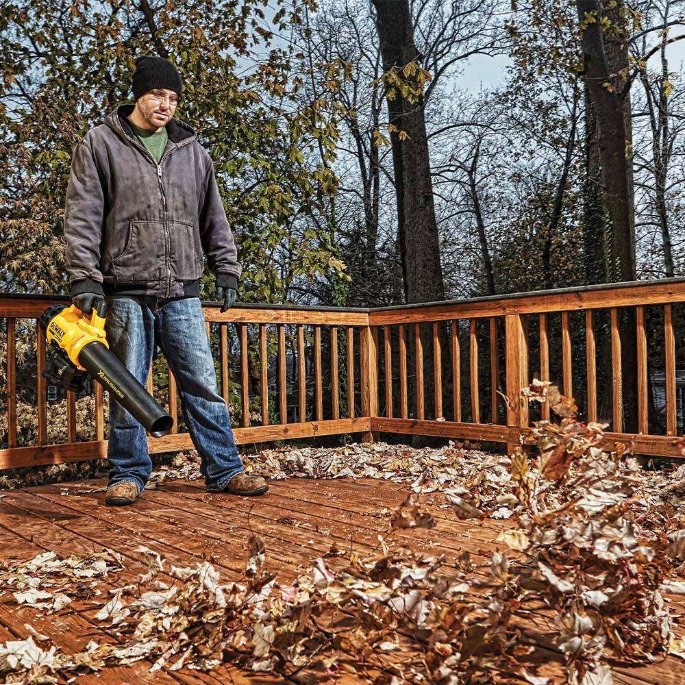 DeWALT DCKO975M1 20V Cordless String Trimmer/Blower Combo Kit - Image 8