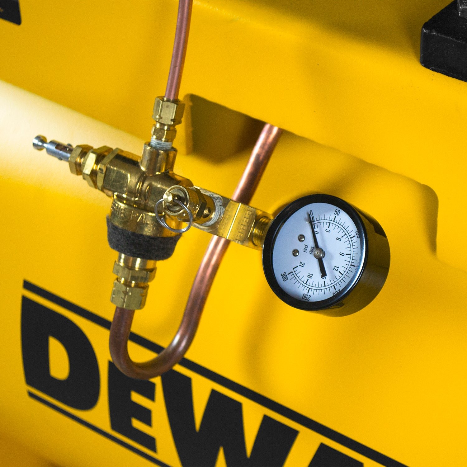 DeWALT DXCMH1393075 30 Gallon 175 PSI Horizontal Truck Mount Air Compressor - Image 4