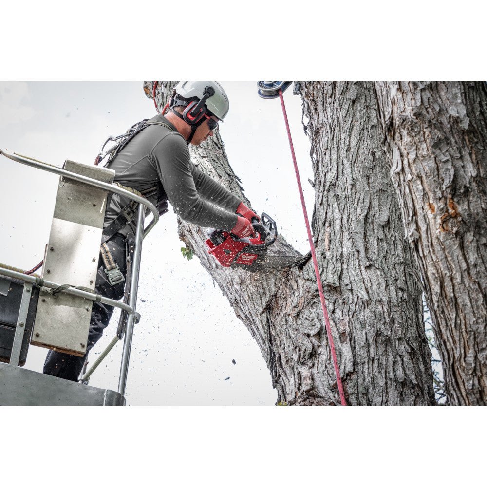 Milwaukee 2826-21T M18 FUEL 18V 14" Cordless Top Handle Chainsaw Kit - Image 13