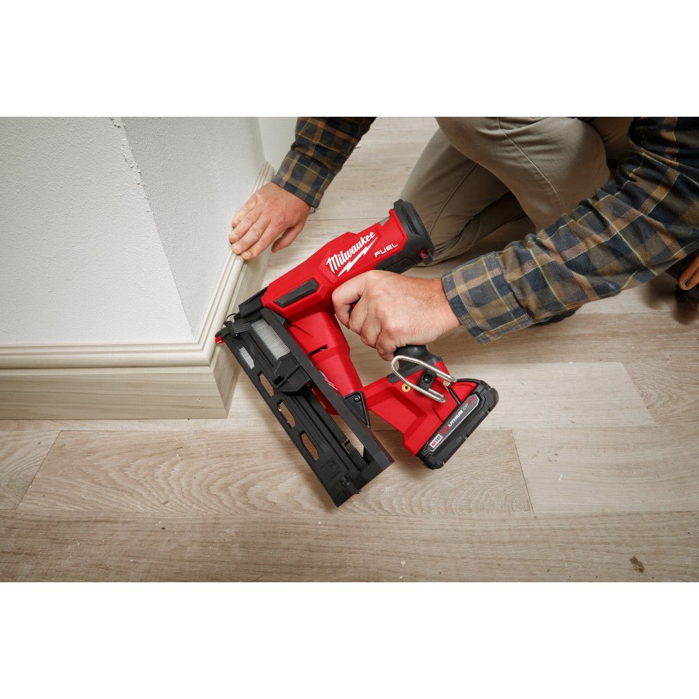 Milwaukee 2841-20 M18 FUEL Ergonomic 16 Gauge Angled Finish Nailer - Bare Tool - Image 7