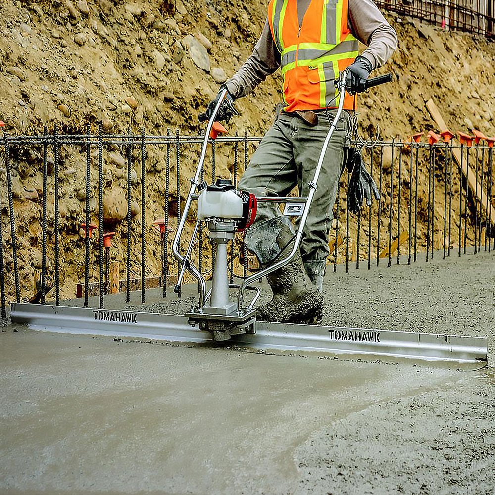 Tomahawk Power TVSA-H + TSB8-P 8ft Blade 1.8 HP GX35 Honda Power Screed Tool - Image 5