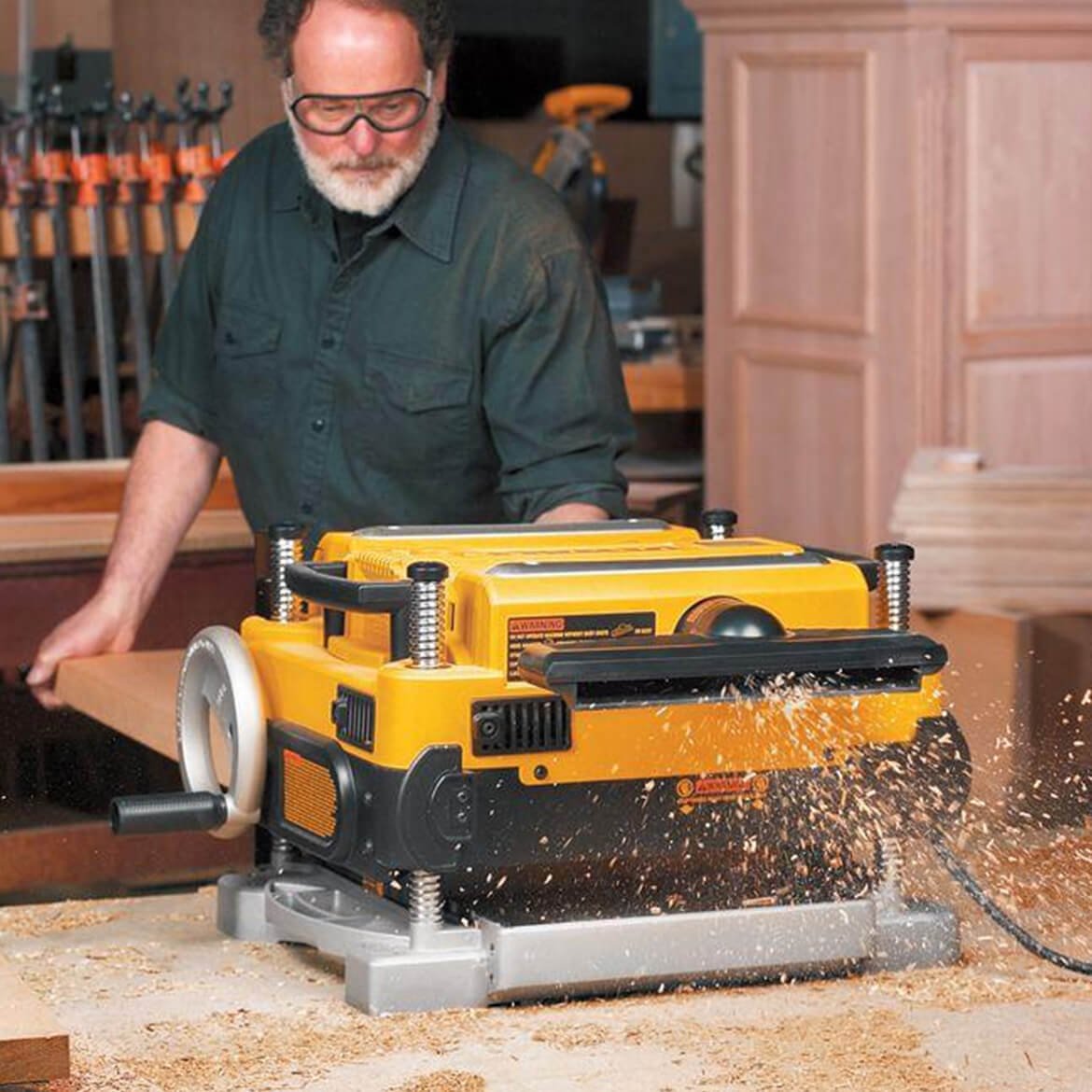 DeWALT DW735X 13-Inch Two-Speed Woodworking Thickness Planer + Tables & Knives - Image 3