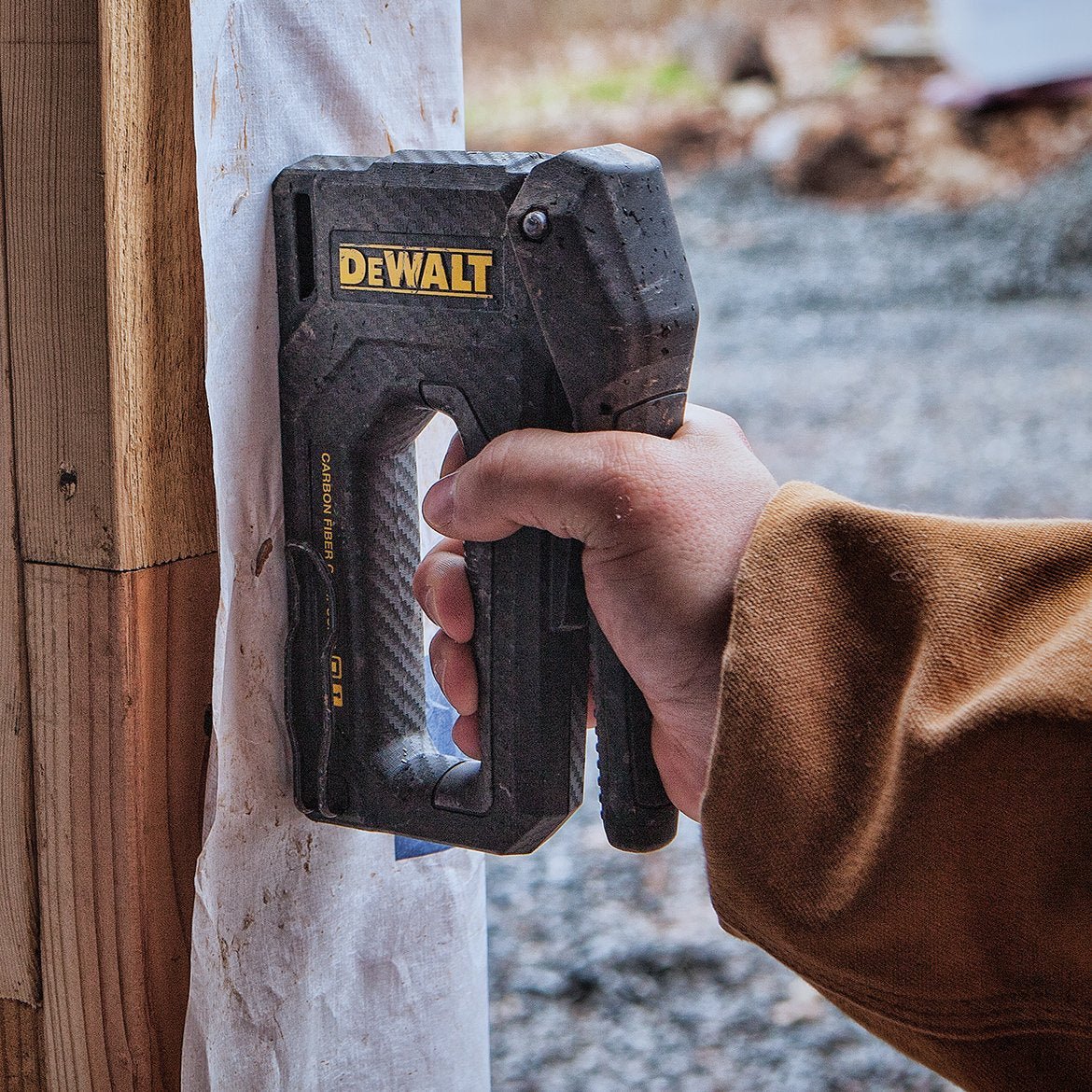 DeWALT DWHT80276 18ga 2-in-1 Heavy Duty Carbon Fiber Composite Staple Gun - Image 6