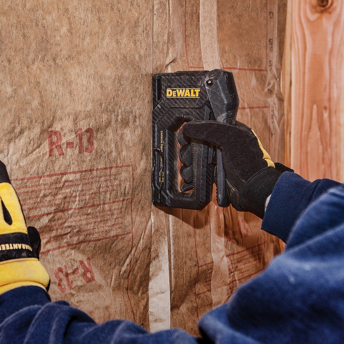 DeWALT DWHT80276 18ga 2-in-1 Heavy Duty Carbon Fiber Composite Staple Gun - Image 8