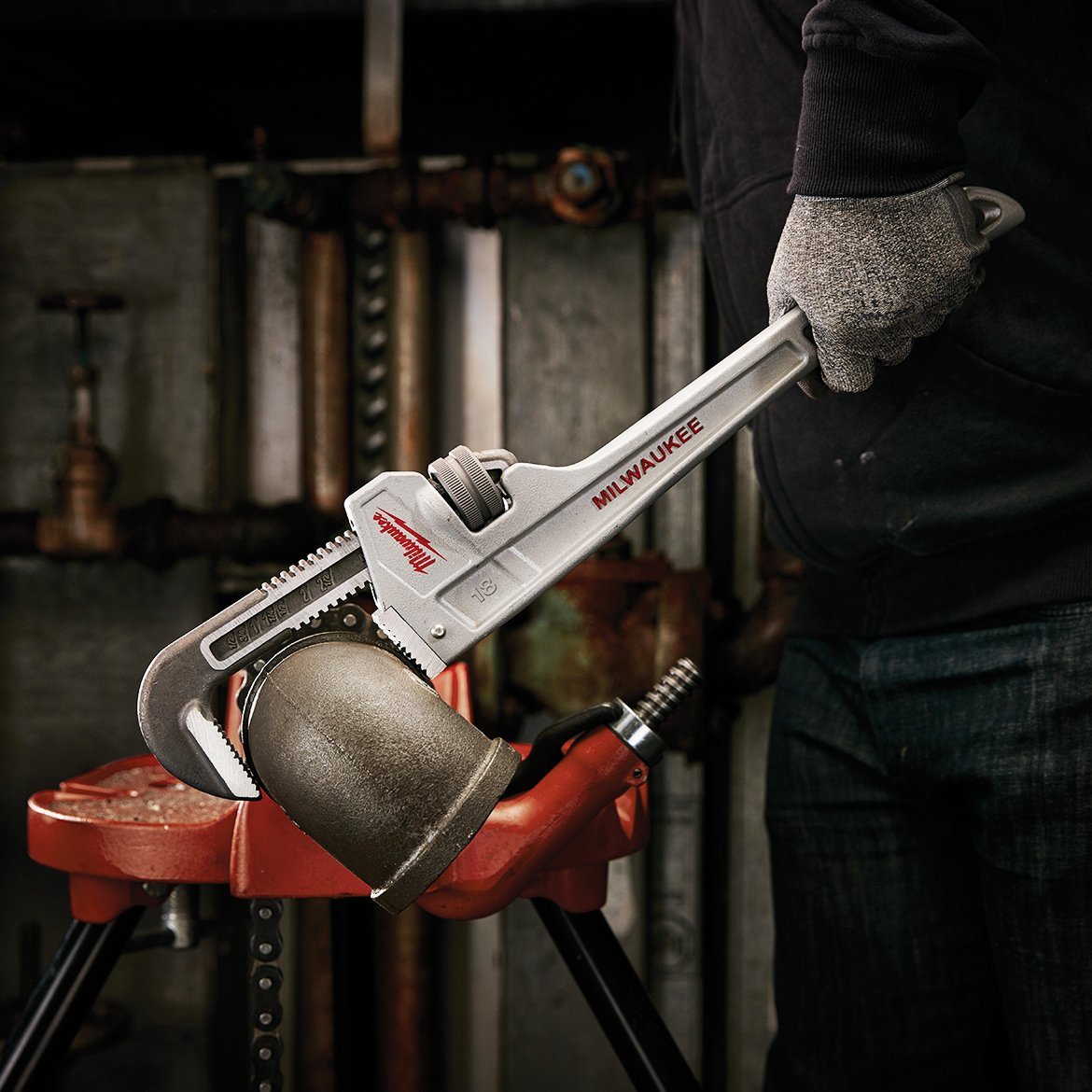 Milwaukee 48-22-7218 18-Inch Durable Aluminum Ergonomic Pipe Wrench - Image 5