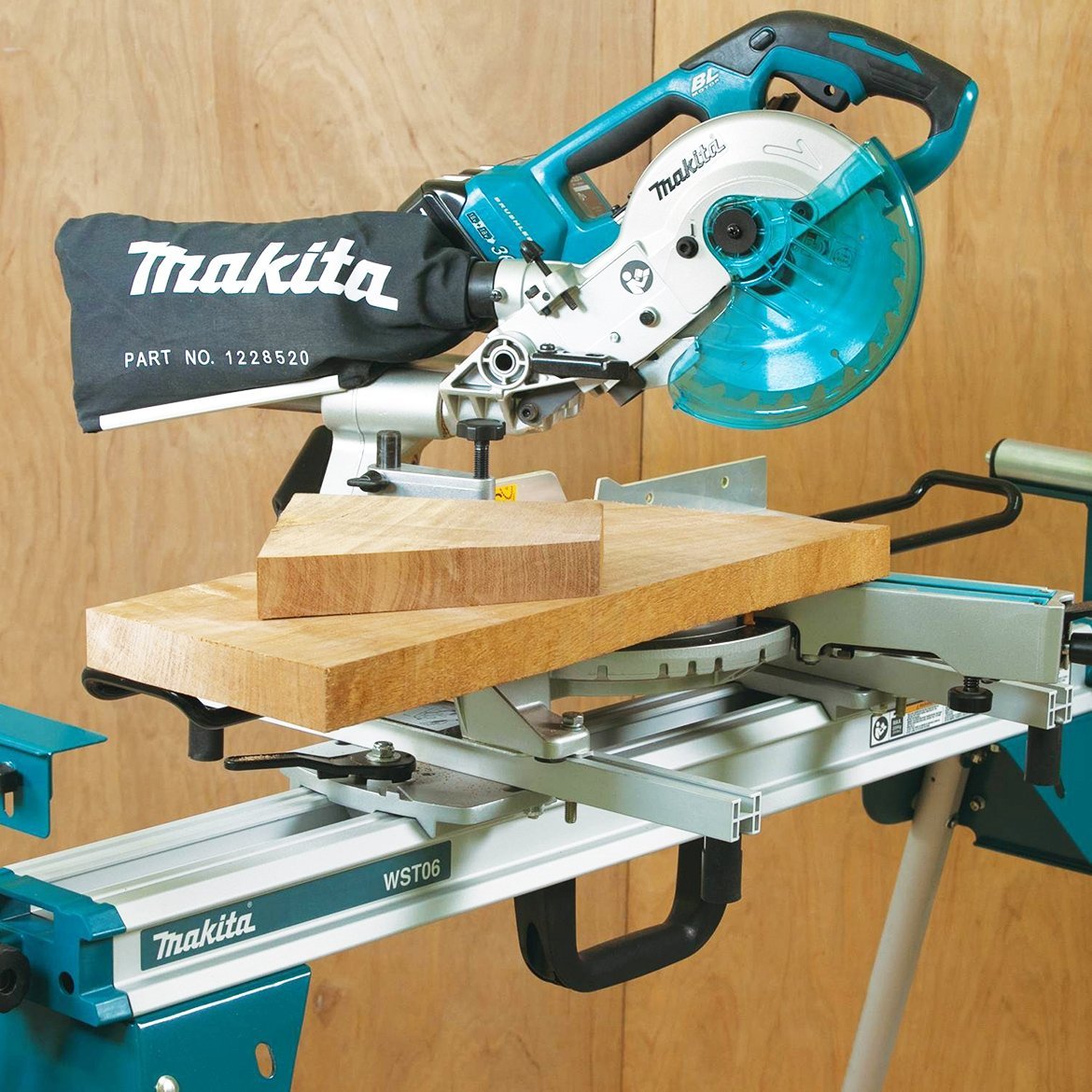 Makita WST06 100-1/2-Inch Adjustable Feed Roller Compact Folding Miter Saw Stand - Image 5