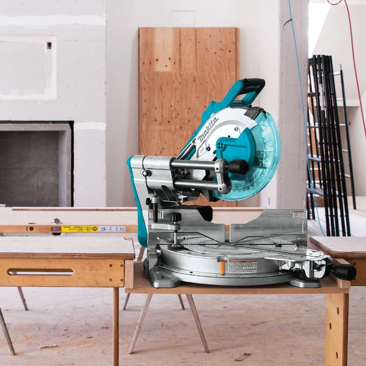 Makita XSL06Z 36-Volt LXT Dual-Bevel Sliding Compound Miter Saw - Bare Tool - Image 10